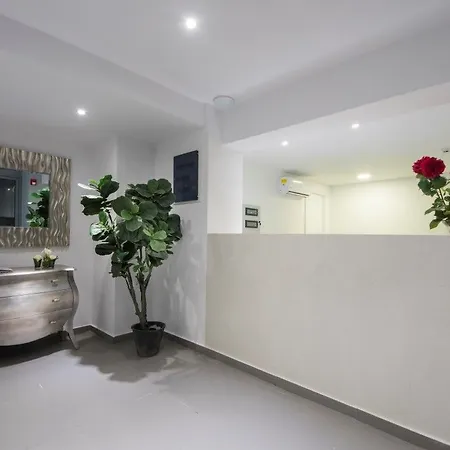 Elite Hotel 4*