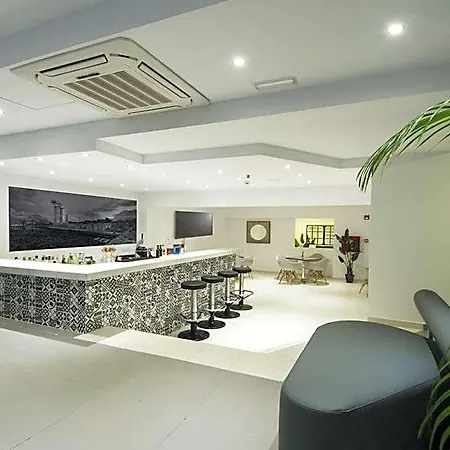 Elite Hotel 4*