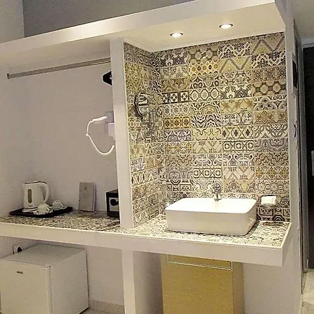 Elite Hotel 4*
